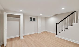141 LYNHAVEN Dr, Alexandria, VA 22305