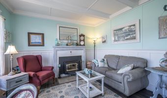 830 DIVISION St SE, Bandon, OR 97411