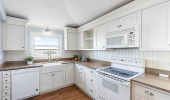 15 Shore Dr, Barrington, RI 02806