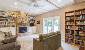 2751 Cleveland Dr, Ames, IA 50010