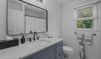 9 WOODFIELD Ln, Allentown, NJ 08501