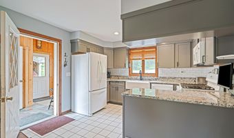 530 West Rd, Barnard, VT 05031