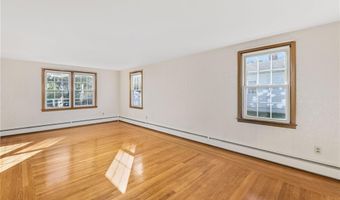 28 Hybrid Dr, Cranston, RI 02920