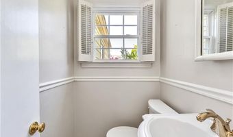 172 Hoyt Ave, East Providence, RI 02916