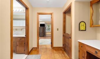 9 Valley Dr, Bristol, RI 02809