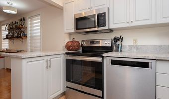 14 Lee Ave, Newport, RI 02840