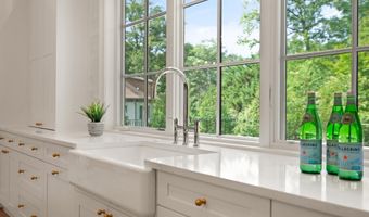 3556 N VALLEY St, Arlington, VA 22207