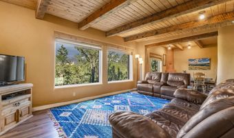 174 Hondo Seco Rd, Arroyo Hondo, NM 87513