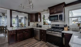 16 Bethune St, Alexandria Bay, NY 13607