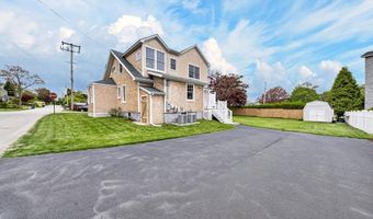 42 Windsor St, Jamestown, RI 02835