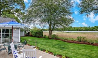 33 Meadowbrook Dr, Barrington, RI 02806