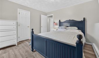 8 SOUTHWEST Rd, Narragansett, RI 02882