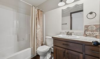 814 Curt Felt Dr, Alexandria, MN 56308