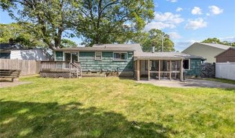 82 Vera St, Warwick, RI 02886