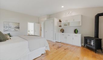 15109 2ND St, Aurora, OR 97002