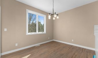 813 E Heatherwood Dr, Brandon, SD 57005