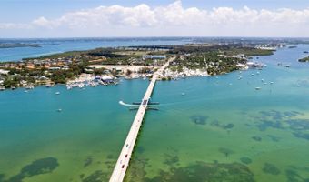 601 GULF Dr N 104, Bradenton Beach, FL 34217