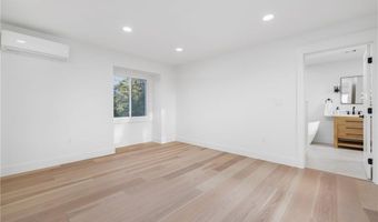 7 Sheffield Ave, Newport, RI 02840