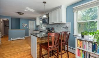 33 Wilbur Rd, Lincoln, RI 02865
