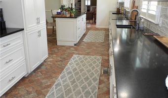 220 Lake Shore Dr, Alma, GA 31510