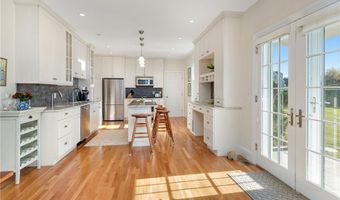 591 Ocean Ave, Newport, RI 02840