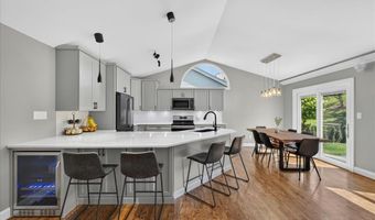 918 Claybend Dr, Ballwin, MO 63011
