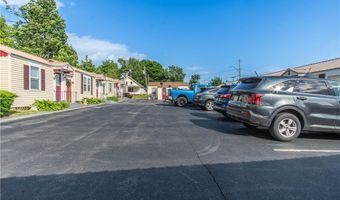24 Bethune St, Alexandria Bay, NY 13607