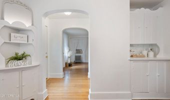 125 Eighth St, Belford, NJ 07718