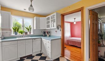 648 Raymond Rd, Chester, NH 03036