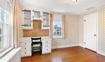 20 Elmsgate Way, East Providence, RI 02916