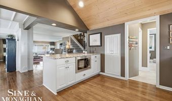 206 Edgewater Dr, Algonac, MI 48001