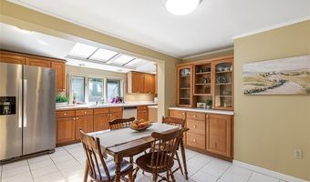 1 Joann Dr, Barrington, RI 02806