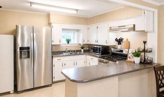 220 S Leonard St, Abbeville, LA 70510
