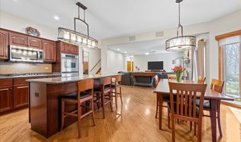 1928 N Ridge Ave, Arlington Heights, IL 60004