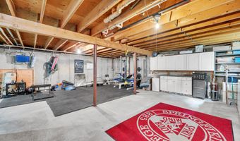 21 Quarry Rd, Branford, CT 06405