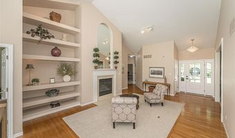 573 Castle Ridge Dr, Ballwin, MO 63021