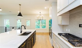 4 Lauder Cir, Bella Vista, AR 72715