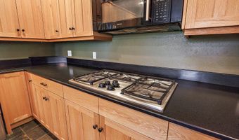 940 Pinecrest Ter, Ashland, OR 97520