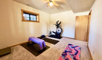 300 Round Up Ln, Bakersfield, MO 65609