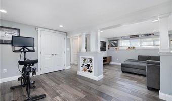26 Leawood Dr, Cranston, RI 02920