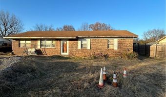 8810 Green Point Dr, Altus, AR 72821