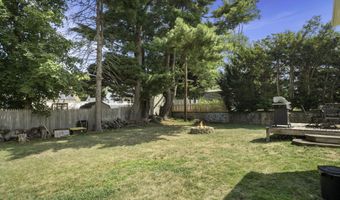 28 Rowe Pl, Bristol, CT 06010