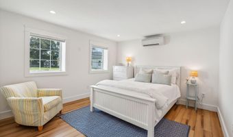 239 A Foreside Rd, Falmouth, ME 04105