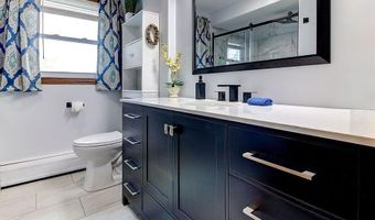 21 Beacon St, Johnston, RI 02919