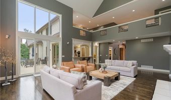 438 Club Dr, Aurora, OH 44202