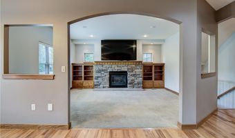 907 Sandalwood Dr, Altoona, WI 54720