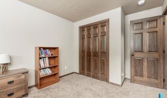 205 S Sunshine Ave, Brandon, SD 57005