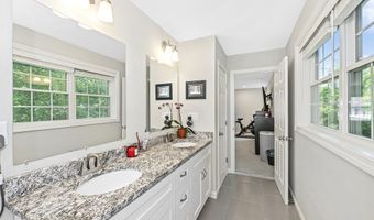 48 Old Elm St, Billerica, MA 01862