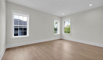 392 4TH St, Atlantic Beach, FL 32233