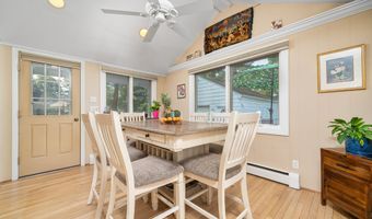 16 Raymond Pl, Cromwell, CT 06416